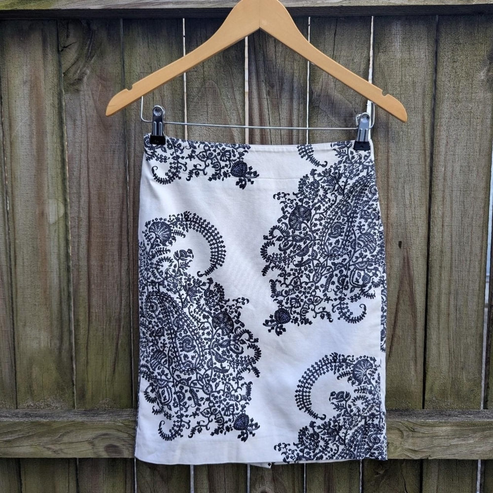 Ann Taylor Loft Petites White & Blue Elegant Paisley Pencil Skirt